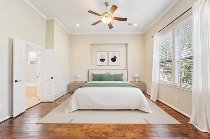 Property Photo: 2421 Beall Street TX 77008