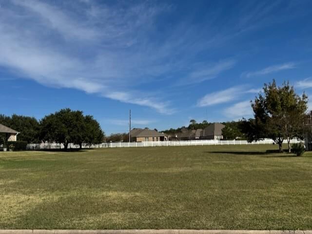 Property Photo:  5912 Oak Leaf Court  TX 77304 