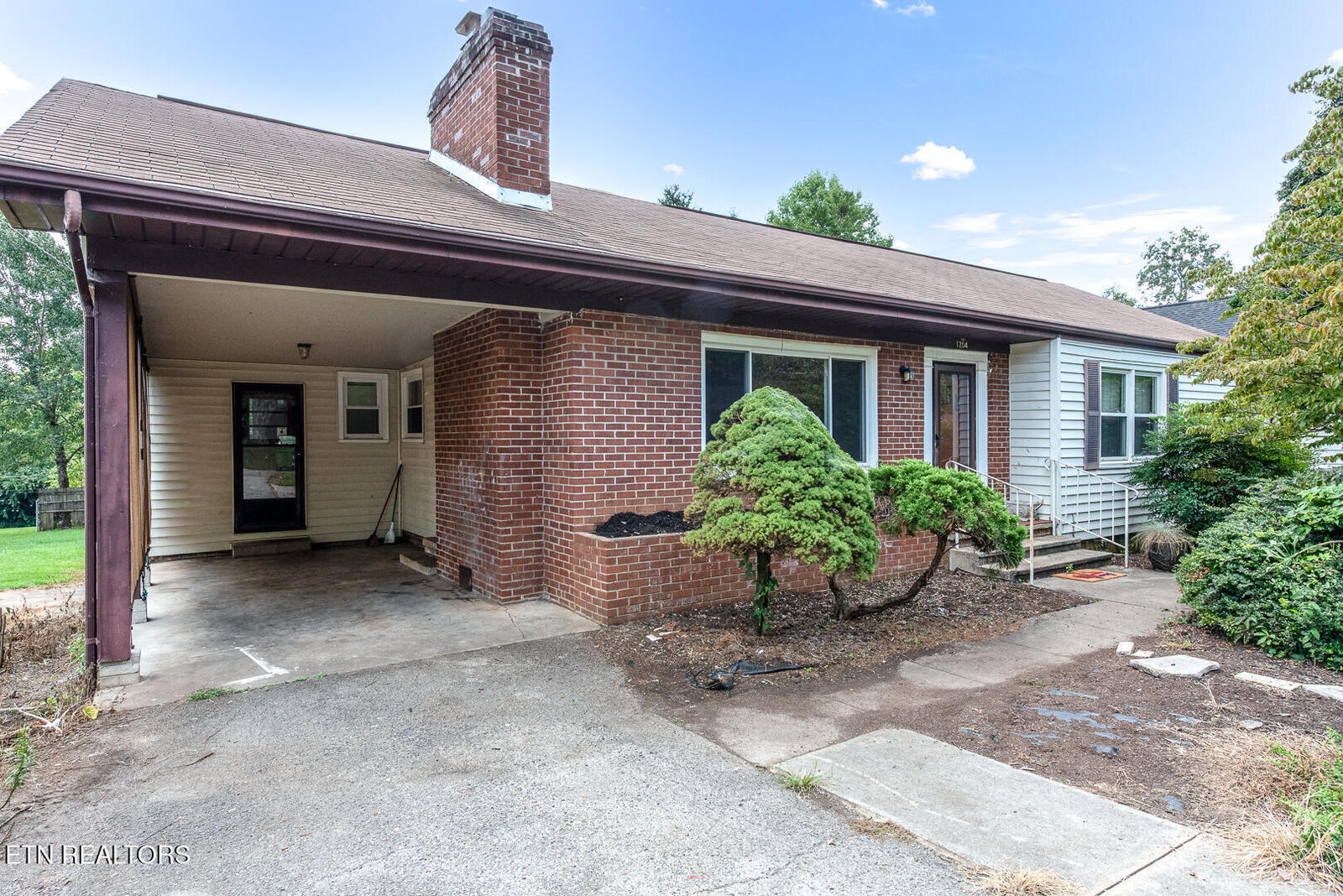 Property Photo: 1204 Redwood Ave TN 37803