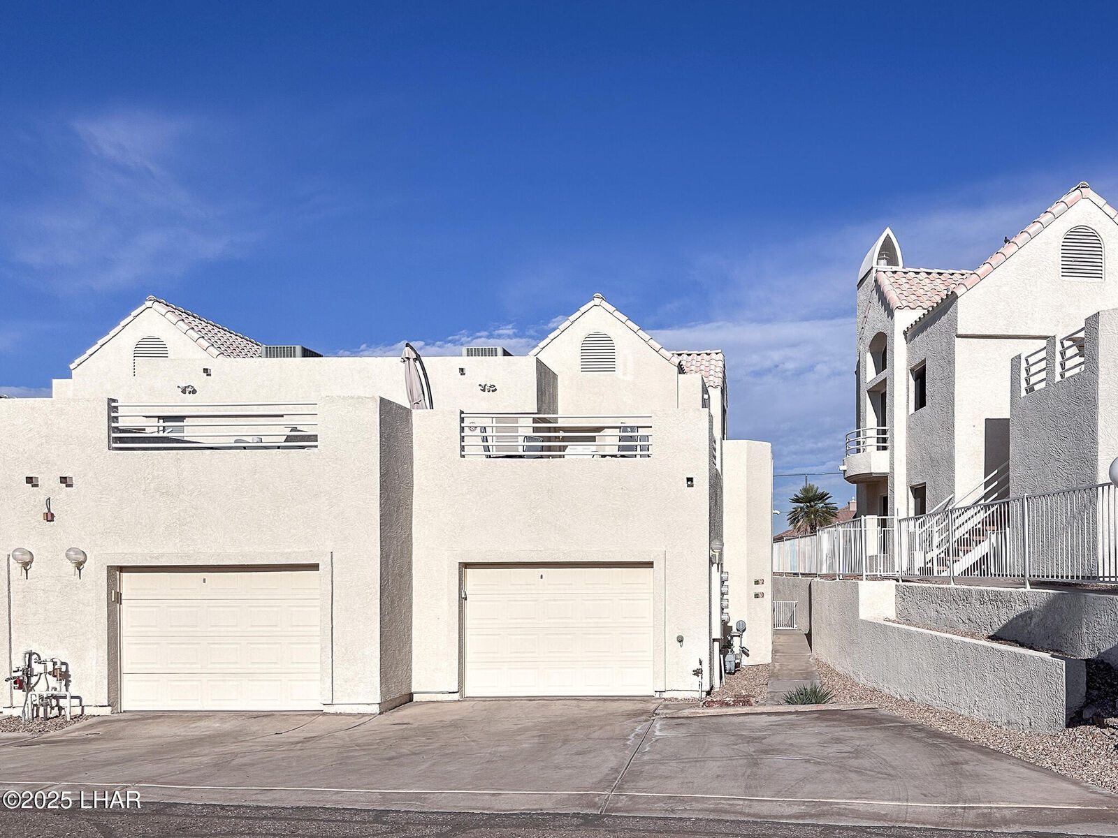 Property Photo: 420 Acoma Blvd 10 AZ 86406