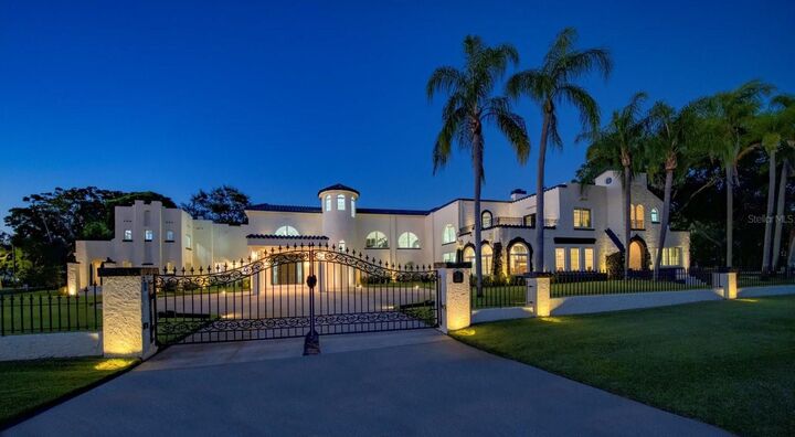 Property Photo:  320 Park Street S  FL 33707 