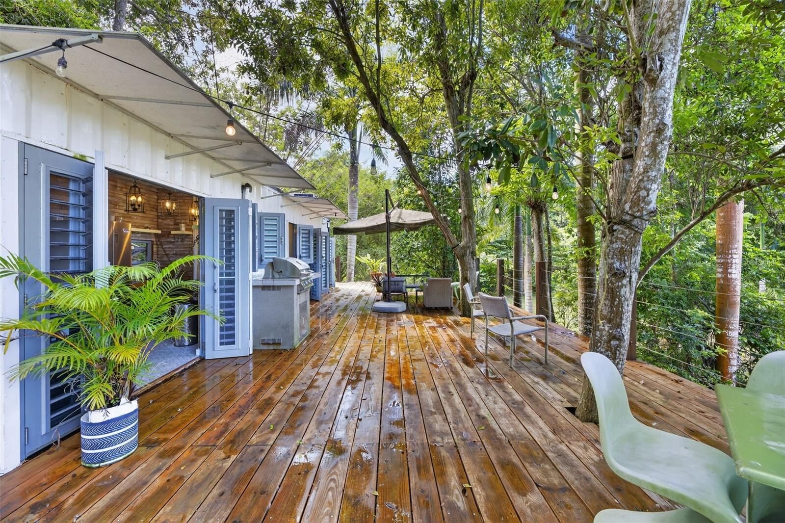 Property Photo:  413 Carr.413 Interior  PR 00677 