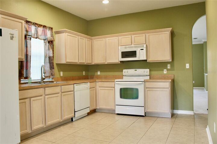Property Photo: 810 Hillside Drive FL 32712