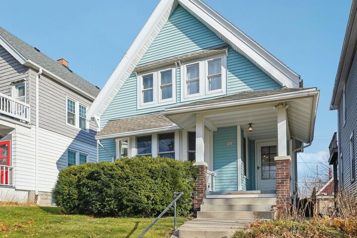 Property Photo: 2924 N Cambridge Ave WI 53211