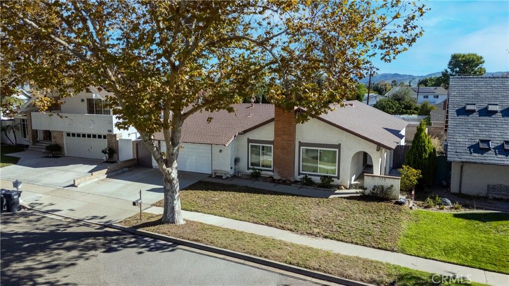 Property Photo:  2430 Greensward Street N  CA 93065 