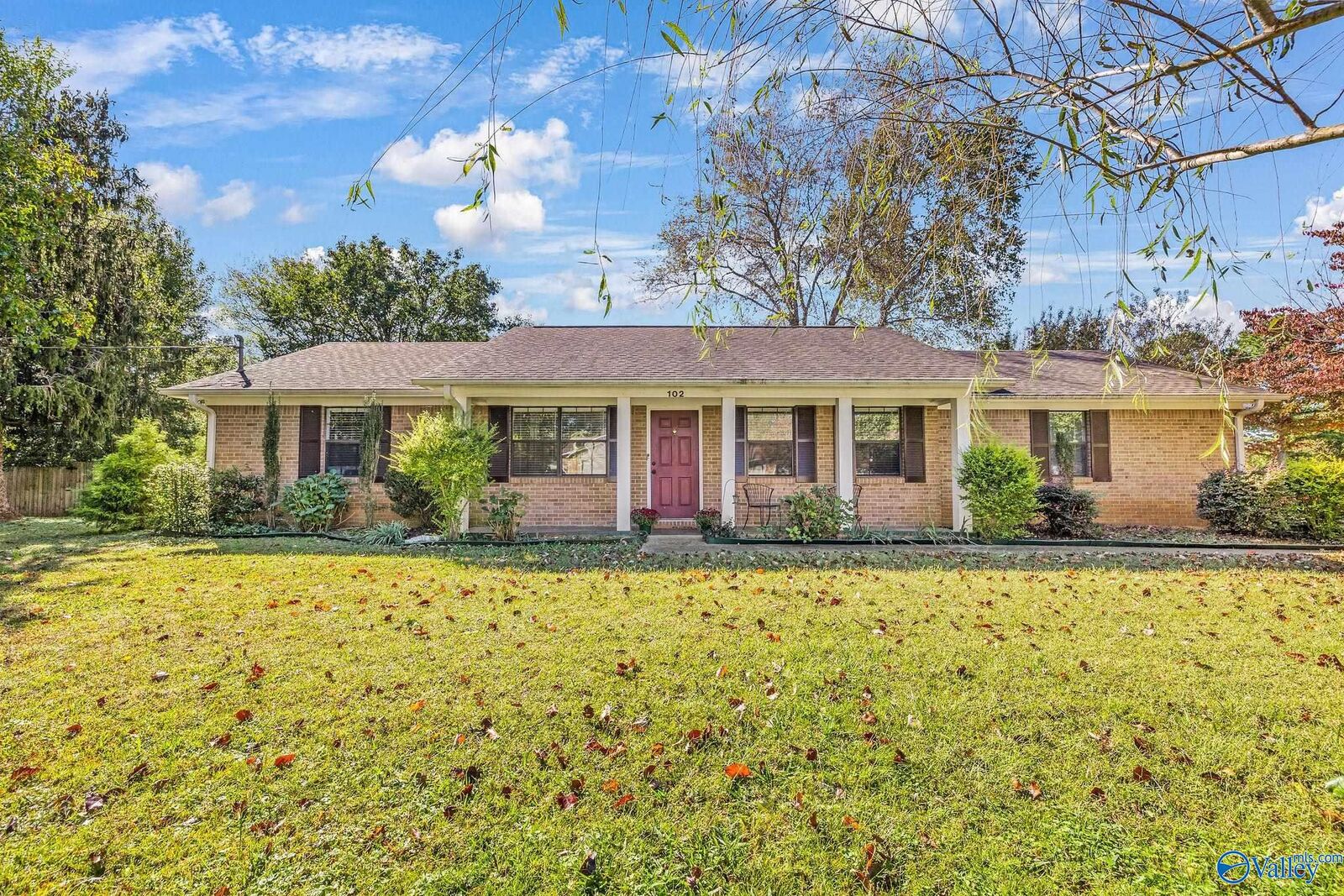 Property Photo: 102 Harpeth Drive AL 35761