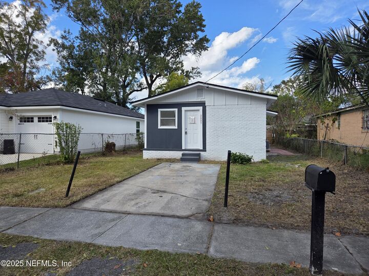 Property Photo: 2097 Baldwin Street FL 32209