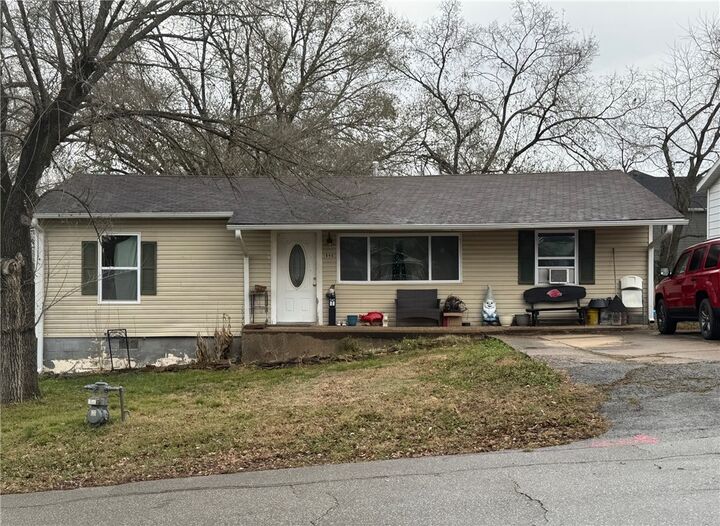 Property Photo:  1840 S Ashwood Avenue  AR 72701 