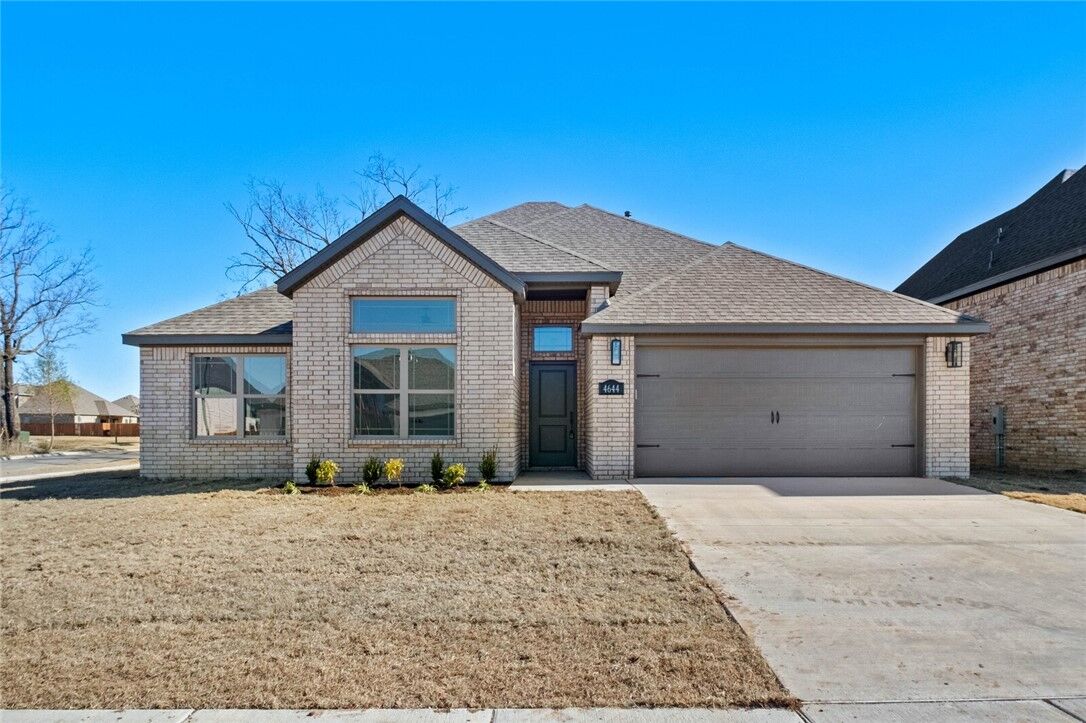 Property Photo:  4644 W Triangle Street  AR 72704 