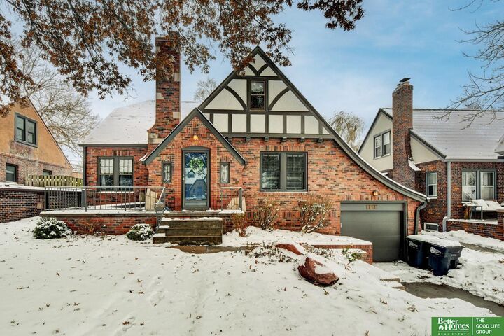 Property Photo: 2611 N 51 Avenue NE 68104