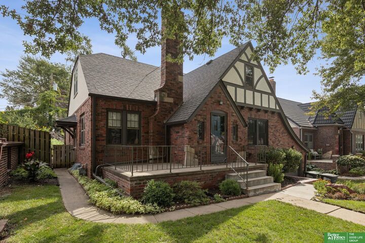 Property Photo:  2611 N 51 Avenue  NE 68104 