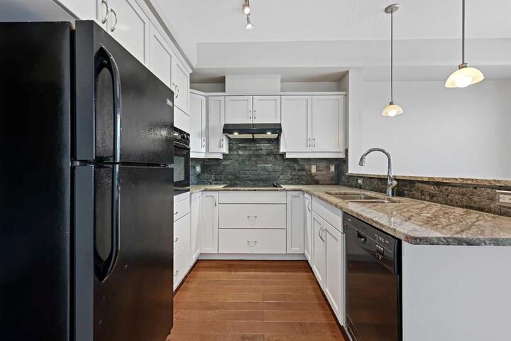 Photo de la propriété:  3111 34 Avenue NW 432  AB T2L 0Y2 