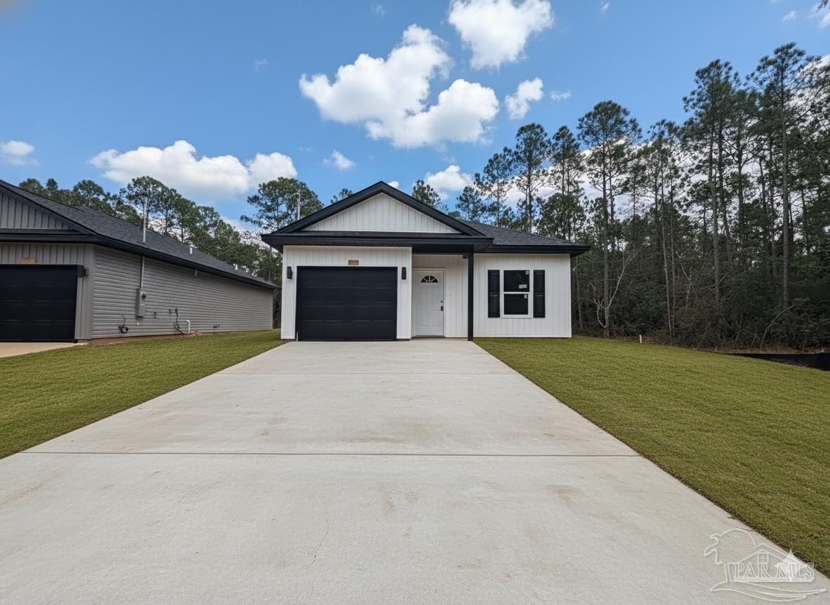 Property Photo: 2936 N 14th Ave FL 32583