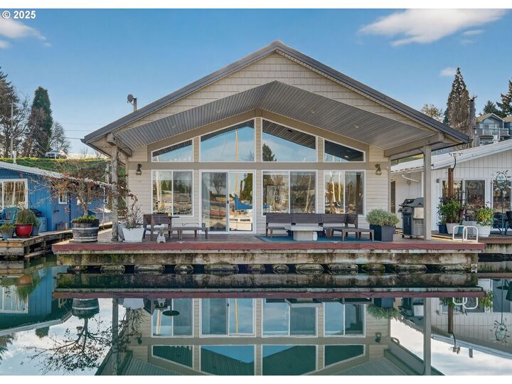 173 NE Bridgeton Rd 14  Portland OR 97211 photo