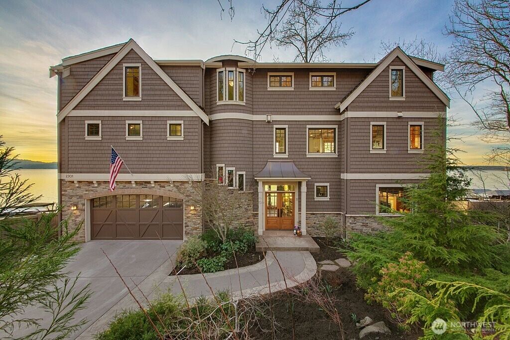 Property Photo: 2301 E Lake Sammamish Parkway NE WA 98074