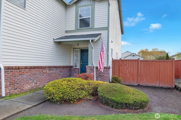 Property Photo: 166 Glennwood Place SE WA 98056