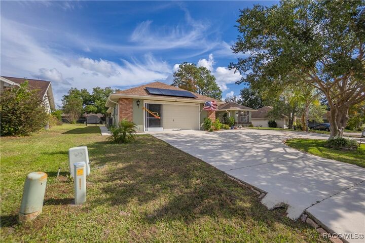 Property Photo: 3869 N Grapefern Way FL 34465