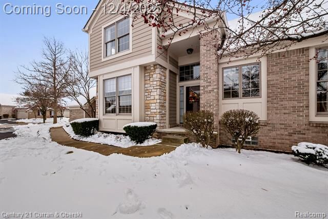 Property Photo: 16925 Lochmoor Circle E MI 48168