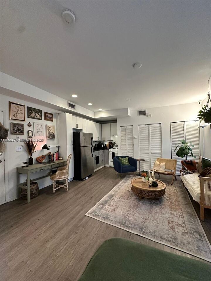 Property Photo: 1244 Pennsylvania Ave 103 FL 33139