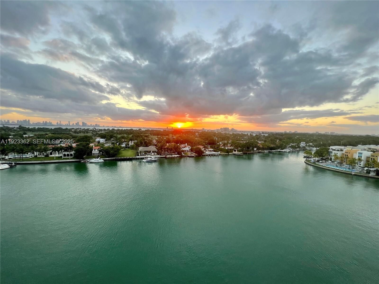 Property Photo: 5838 Collins Ave 8B FL 33140