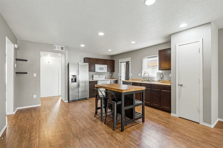 Property Photo: 5252 Via Del Cielo Lane NM 87507