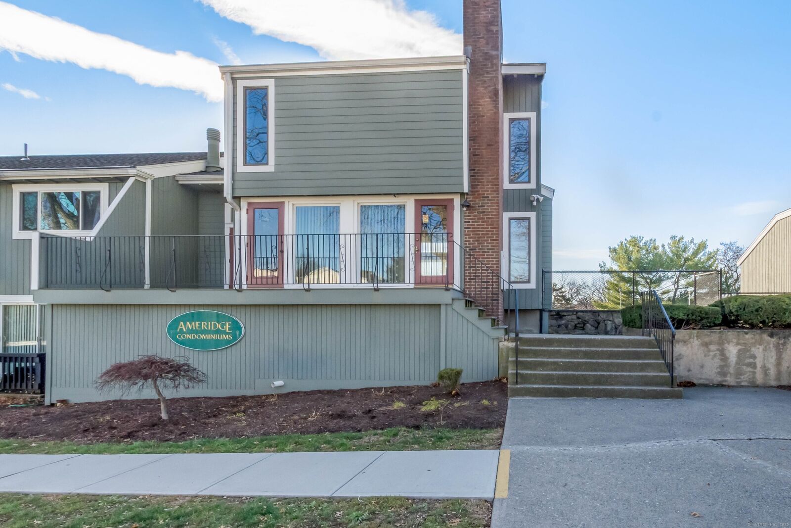 Property Photo: 533 Glendale Avenue 533 CT 06606