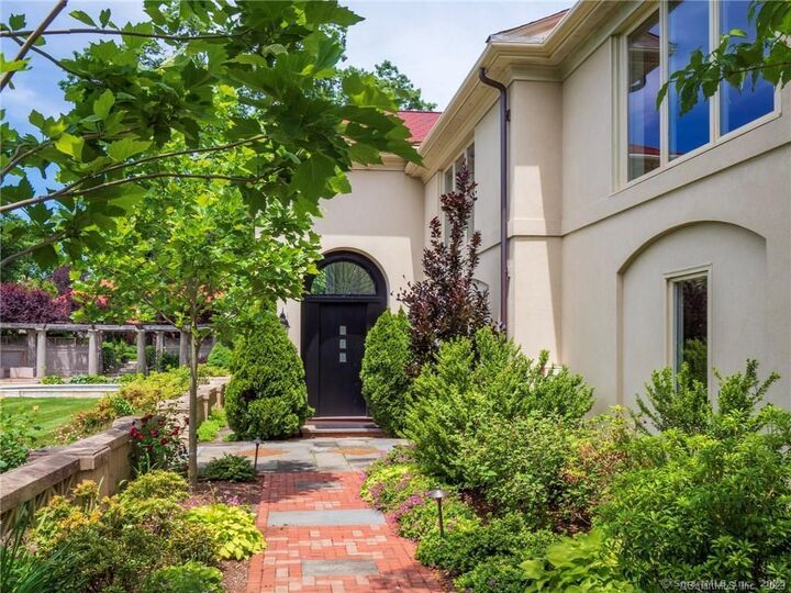 Property Photo:  10 Bluewater Hill South  CT 06880 