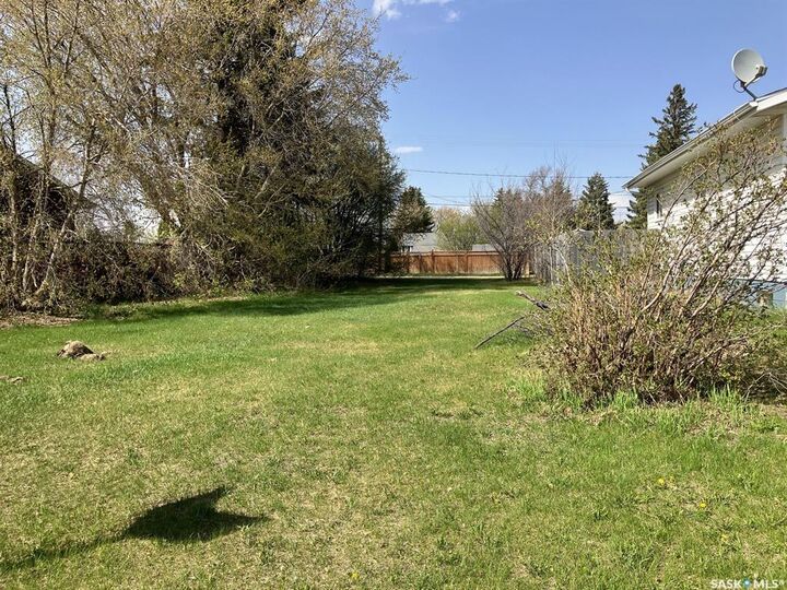 Property Photo:  709 10th Avenue W  SK S0E 1E0 