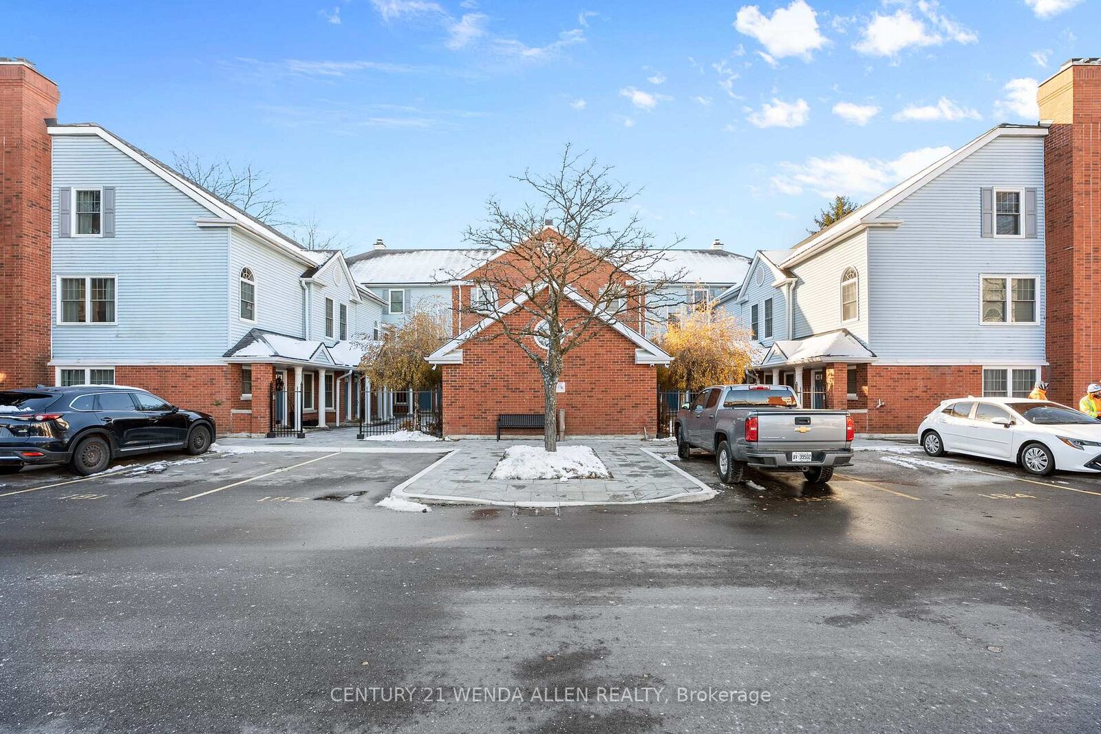 Photo de la propriété:  1659 Nash Road I-15  ON L1E 1S8 