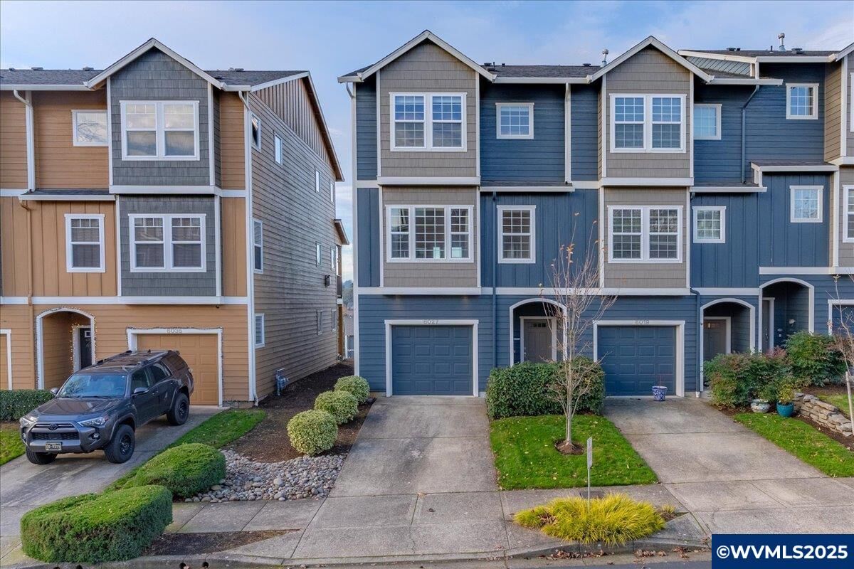 Property Photo:  6027 Blue River Dr SE  OR 97306 