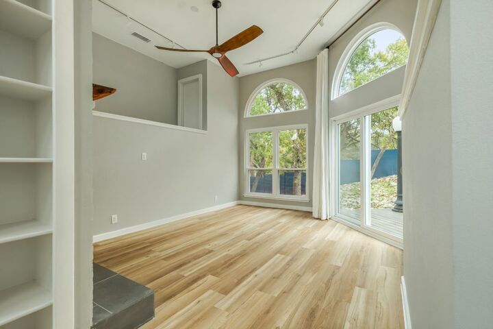 Property Photo: 304 Palos Verdes Drive TX 78734