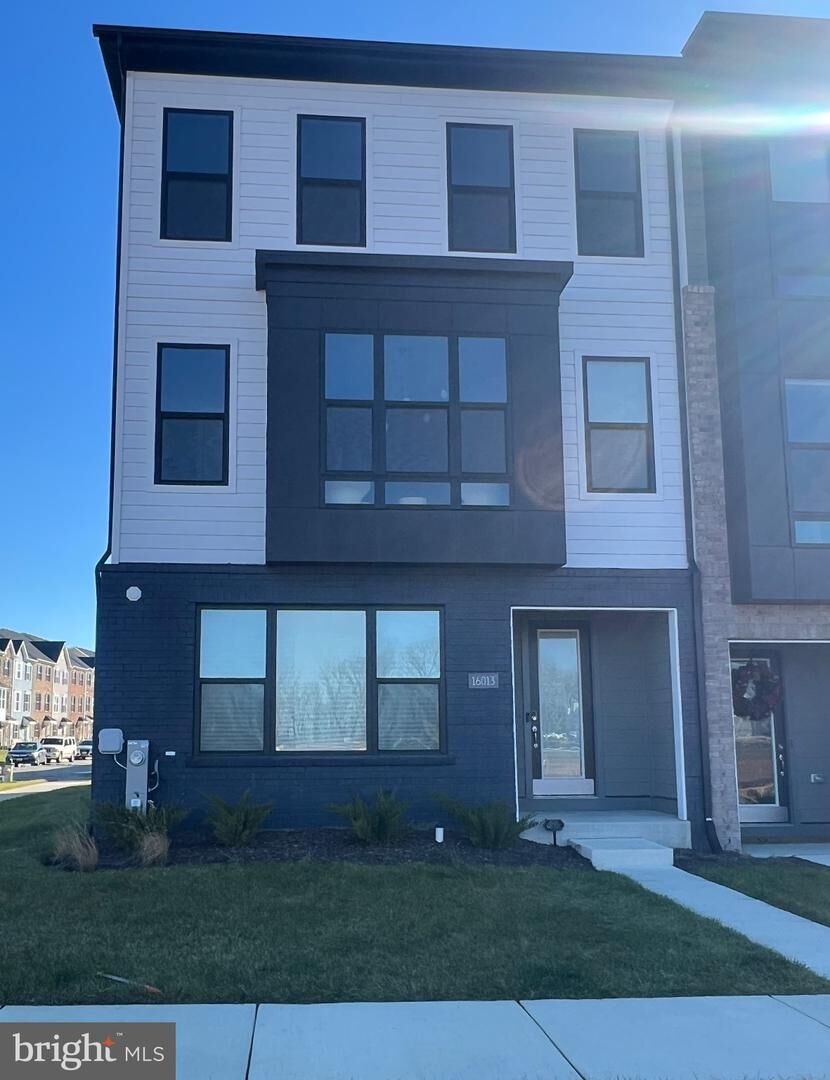 Property Photo:  16013 Hyde Park Place  MD 20716 