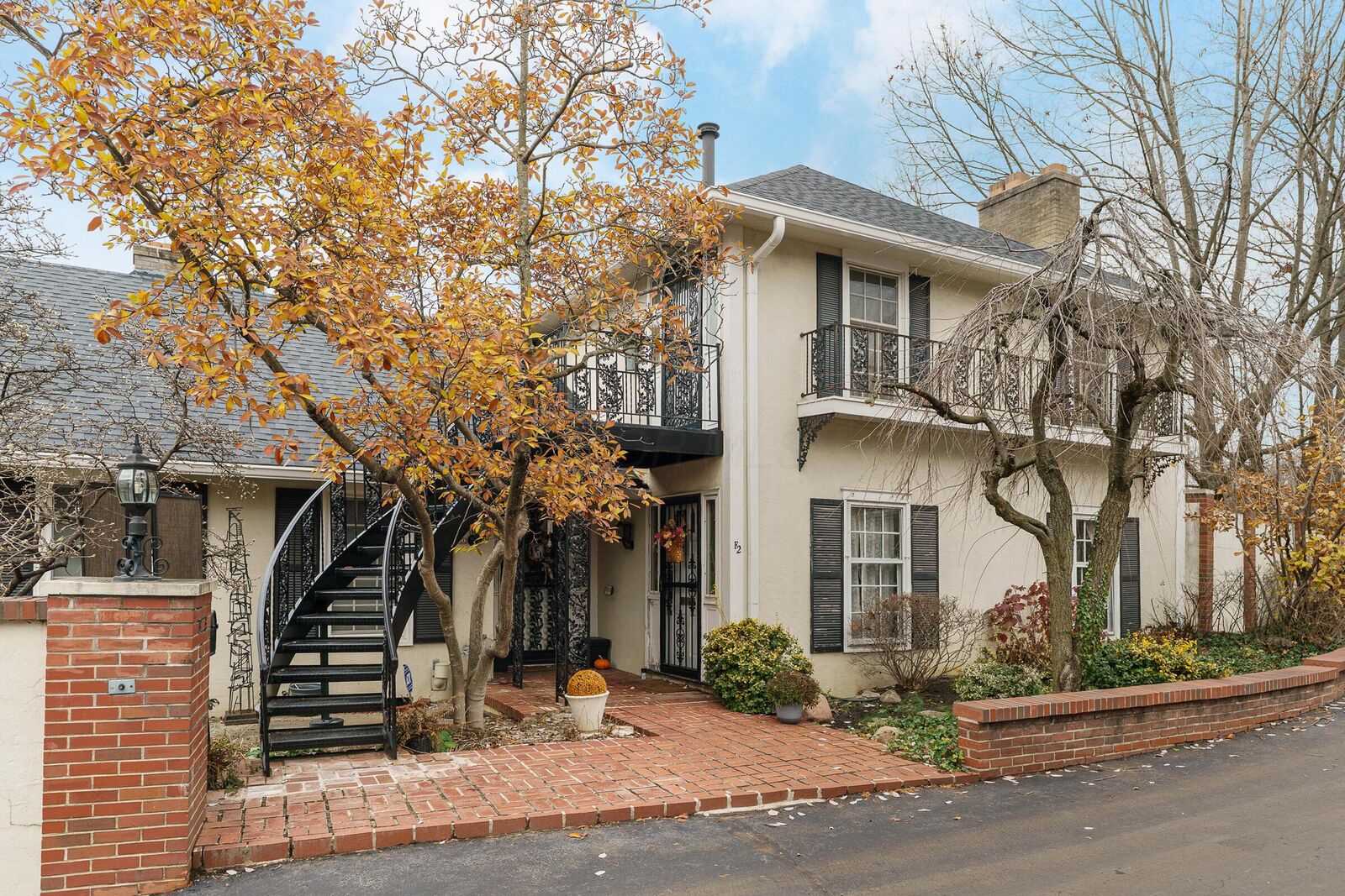 Property Photo: 1631 Roxbury Road OH 43212