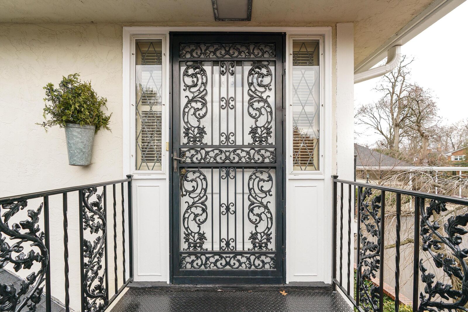 Property Photo:  1631 Roxbury Road  OH 43212 