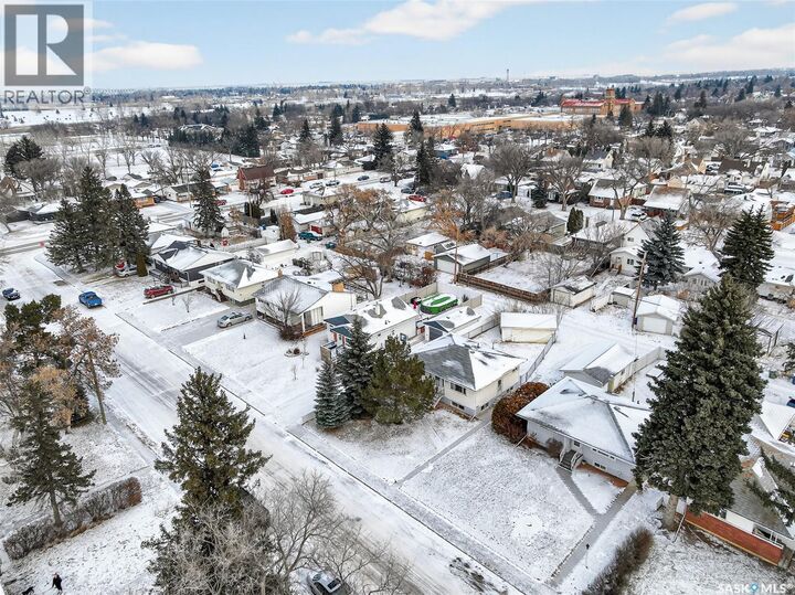 Property Photo:  1125 8th Avenue NW  SK S6H 4G4 