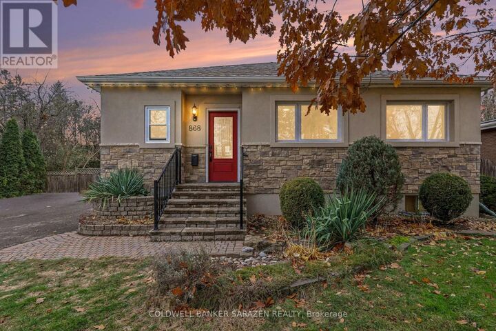 Photo de la propriété: 868 Duberry Street ON K2A 3T3