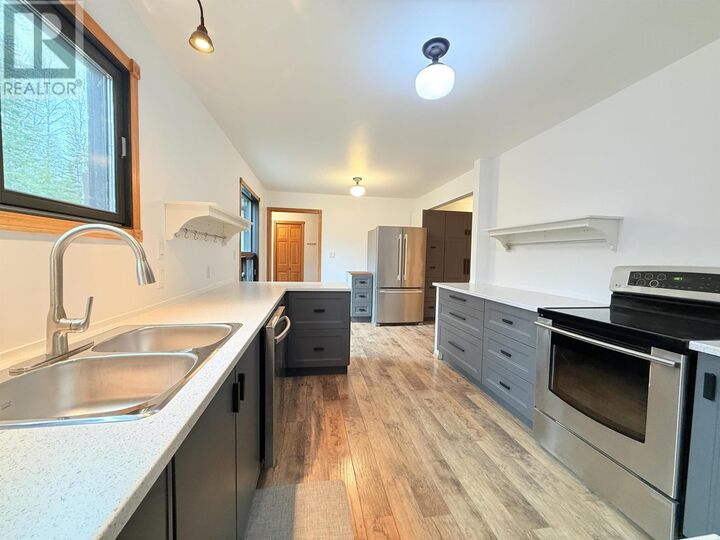 Photo de la propriété: 179 Drayton Rd ON P8T 0A7