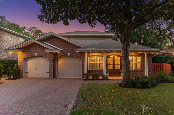 Property Photo:  16 Plantation Oaks Drive  FL 32569 