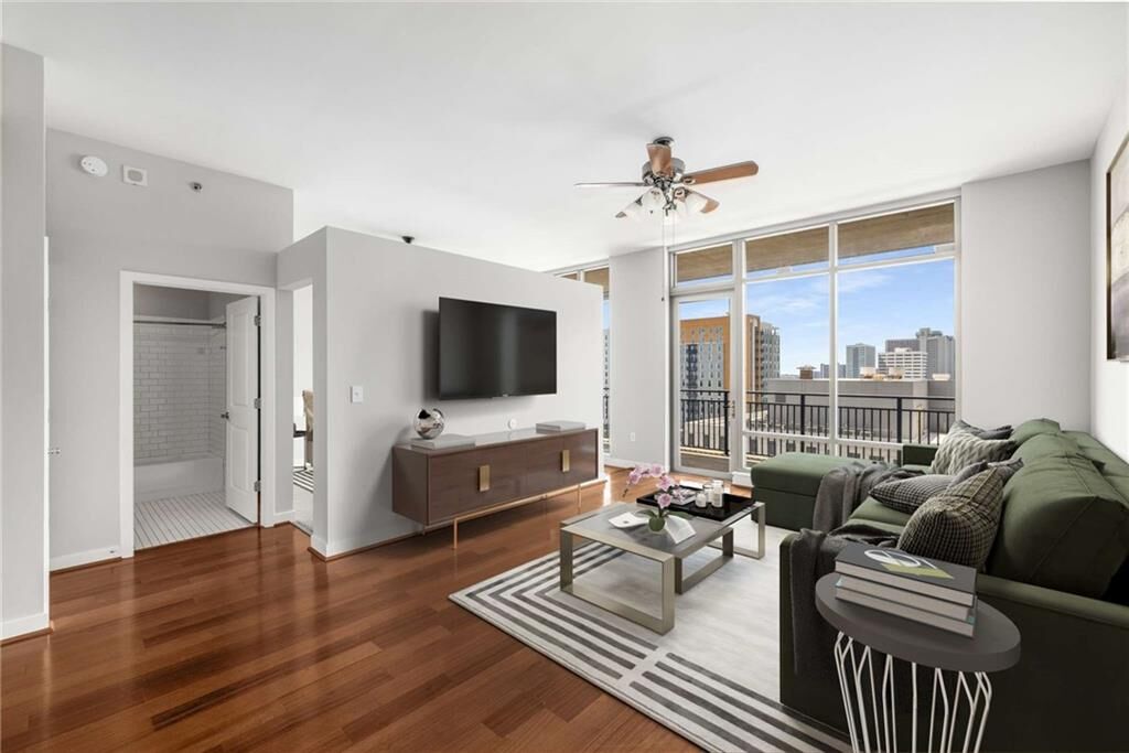 Property Photo: 565 Peachtree Street NE 1206 GA 30308