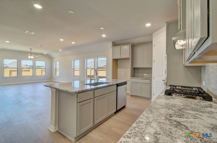 Property Photo:  2118 Shepard Street  TX 78155 