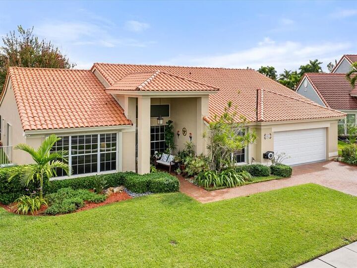 1011 NW 193rd Ave  Pembroke Pines FL 33029 photo