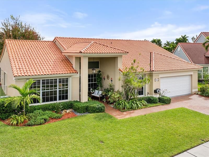 Property Photo: 1011 NW 193rd Ave FL 33029