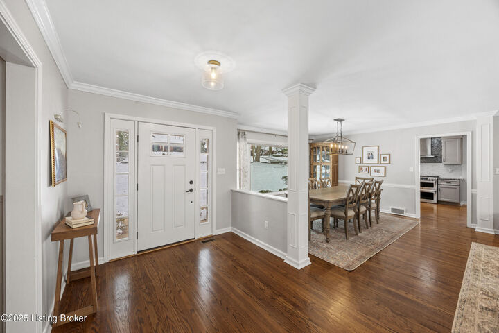 Property Photo: 209 Daleview Ln KY 40207