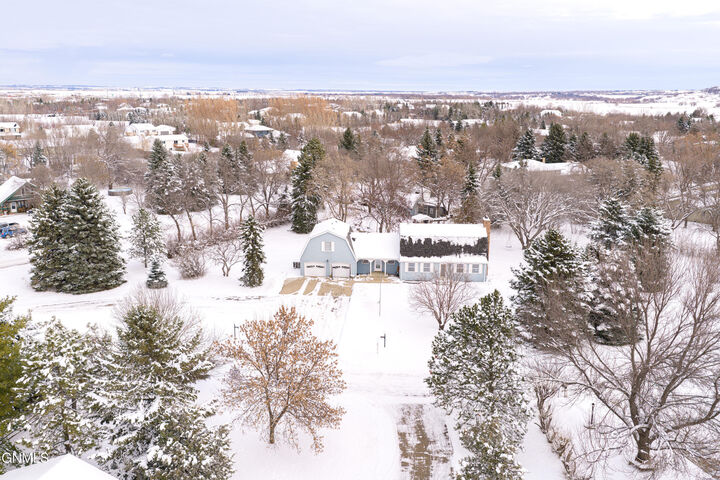 Property Photo:  2234 Sherman Drive  ND 58504 