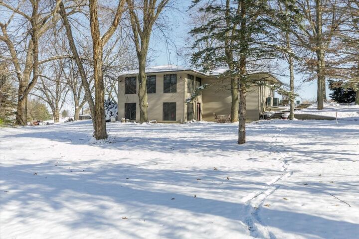 Property Photo: 665 198th Avenue IA 50219