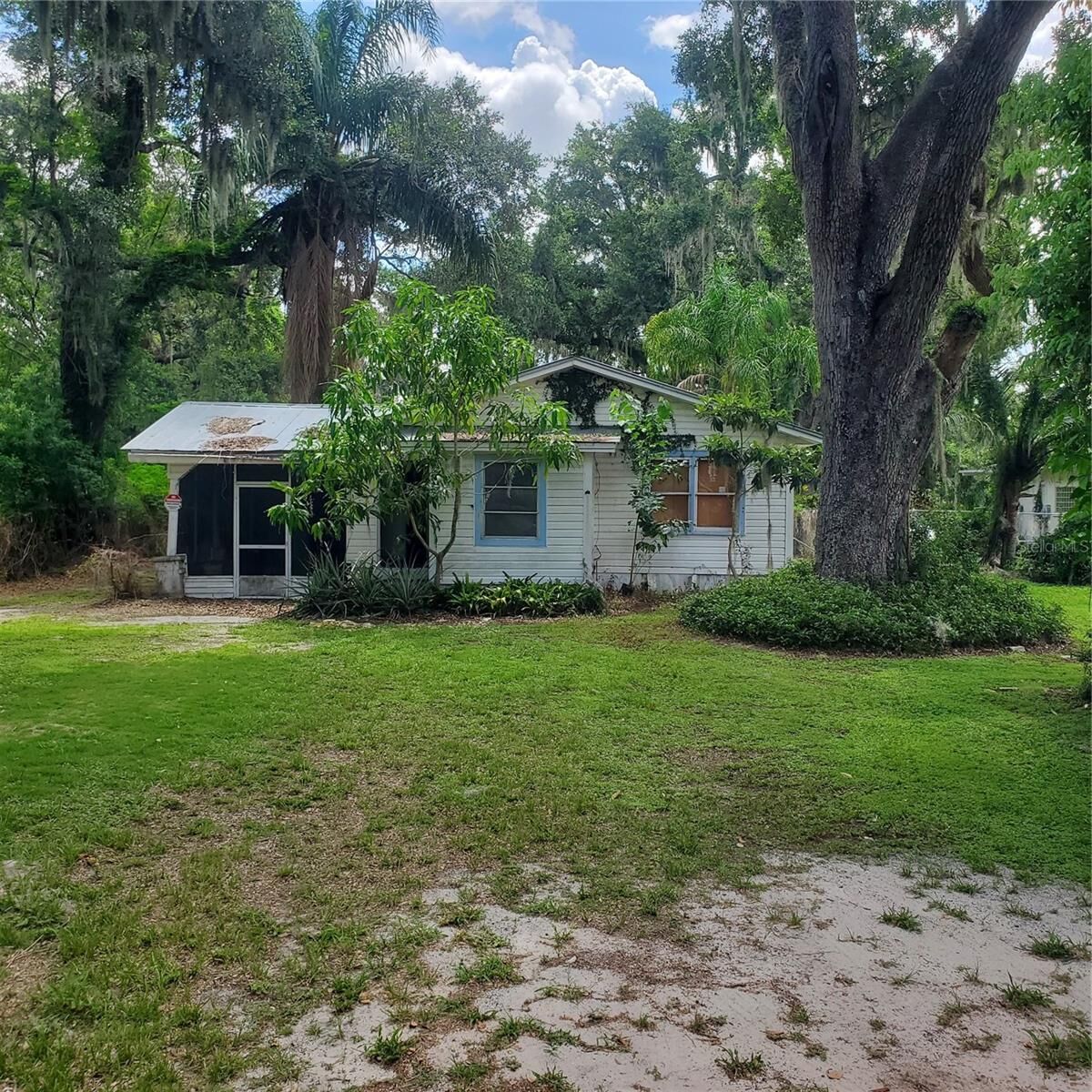 Property Photo: 949 Lake Street FL 33851