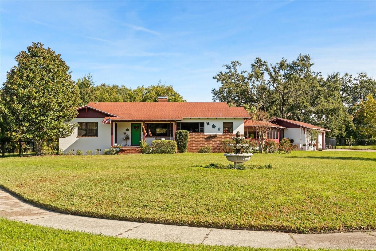 Property Photo:  205 Surprise Drive  FL 34787 