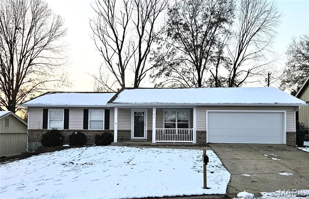 Property Photo:  214 Universal Drive  MO 63376 