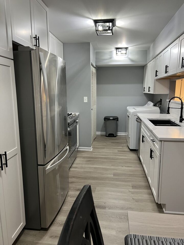 Property Photo: 1687 Williamsburg Court B IL 60189