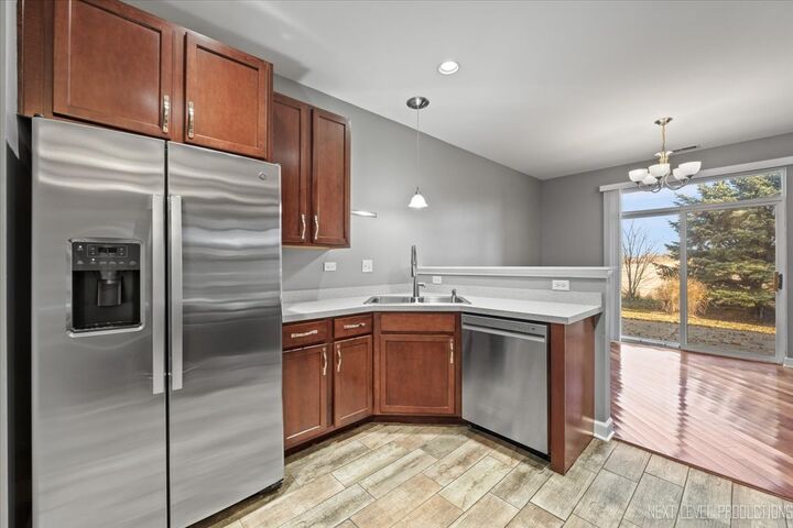 Property Photo: 450 Majestic Lane 450 IL 60543